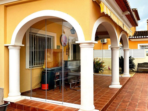 Cerramiento con cortinas de cristal CL-25
