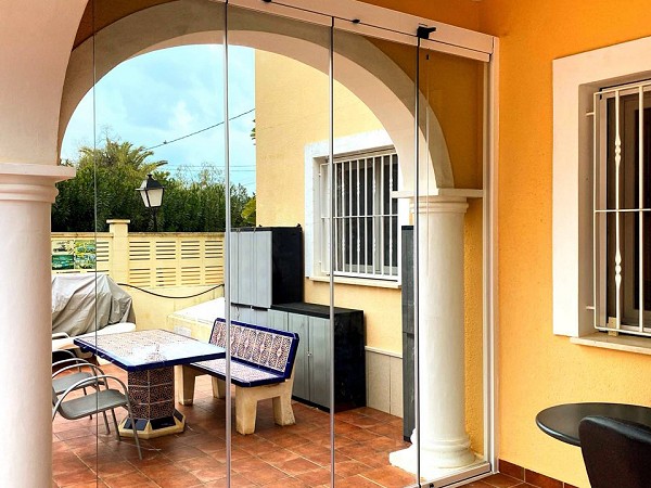 cerramiento con cortinas de cristal CL-25 en la terraza