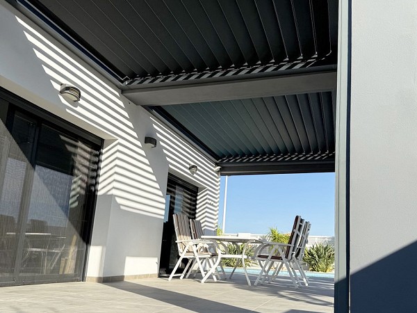 Cerramiento de terraza con Instalación de Pergola Bioclimatica