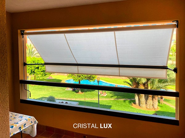 Toldo con brazos de punto recto